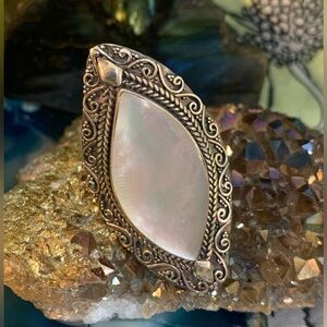 Mother of Pearl sterling silver vintage ring size 9
